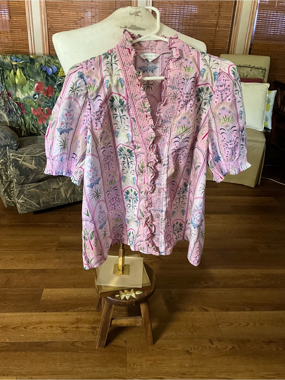 Crown and Ivy size medium top